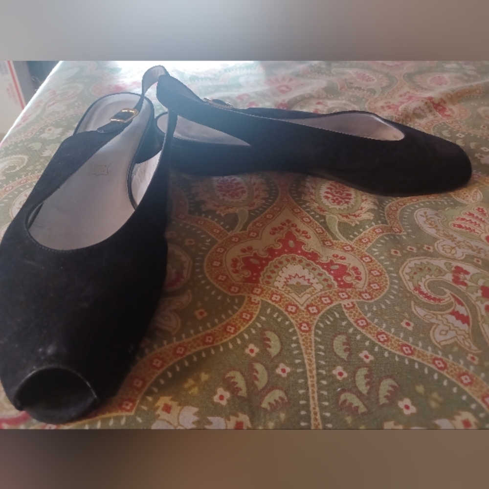 Bruno Magli 11 Black Italian Suede Peep Toe Flats Sandals Shoes Italy